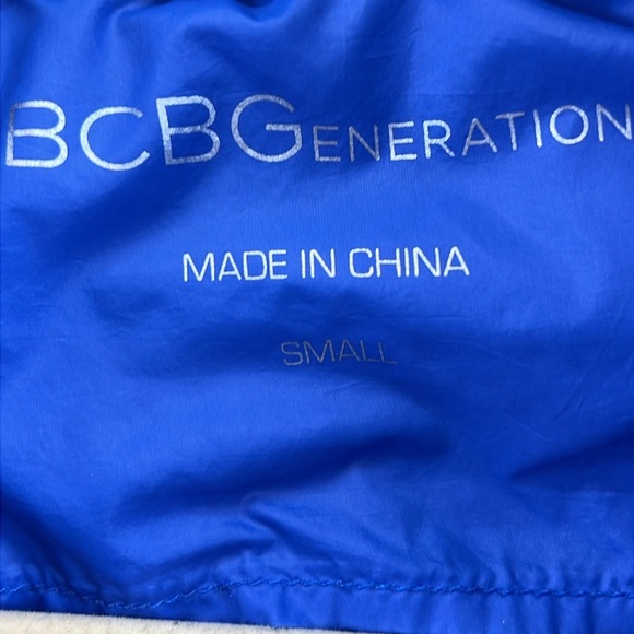 BCBG Generation Down Vest Sz S Black/Blue Front Zip Inside/Outside Pockets EUC - Picture 2 of 13